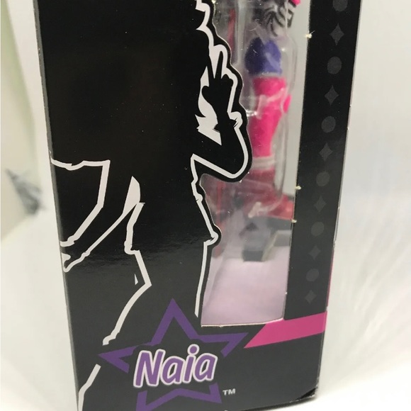 Off The Hook Style Doll, Naia concert with Mix and Match Fashions 4inch doll NEW - Picture 8 of 10